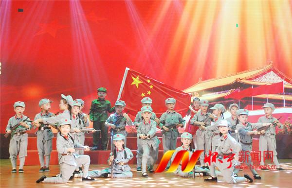 大连夏家河子海滨浴场浮冰断裂 12人被困冰面全部获救