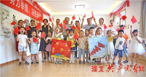 三岁女儿一眼认出石像爸爸,让人泪目的真实故事!